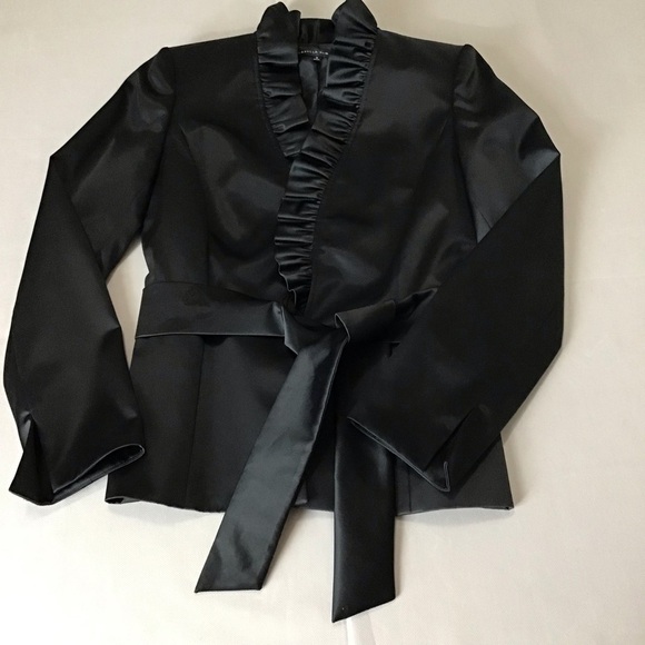 Chic Black Ruffled Blazer - Picture 4 of 11